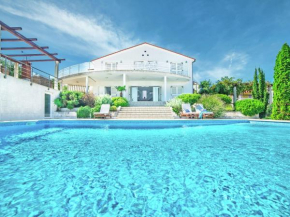 Spacious detached villa with pool